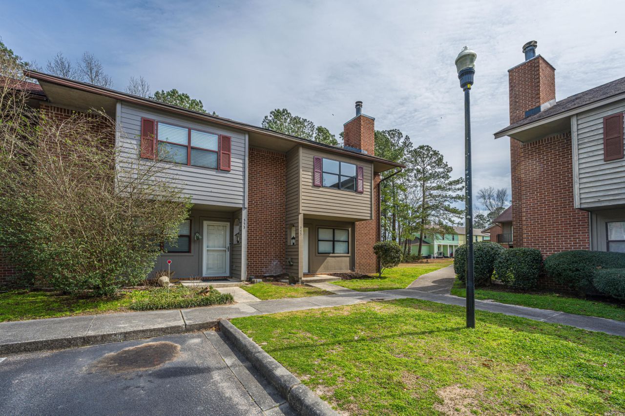 555 Travelers Boulevard Photo 36