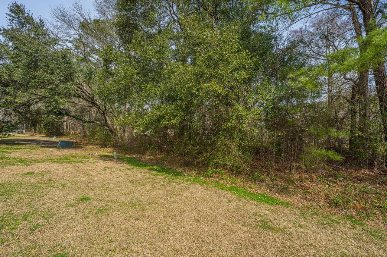 555 Travelers Boulevard Photo 36