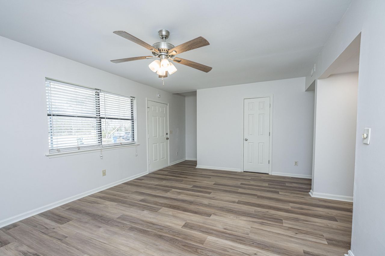 555 Travelers Boulevard Photo 6