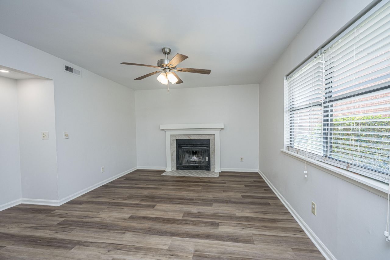 555 Travelers Boulevard Photo 7