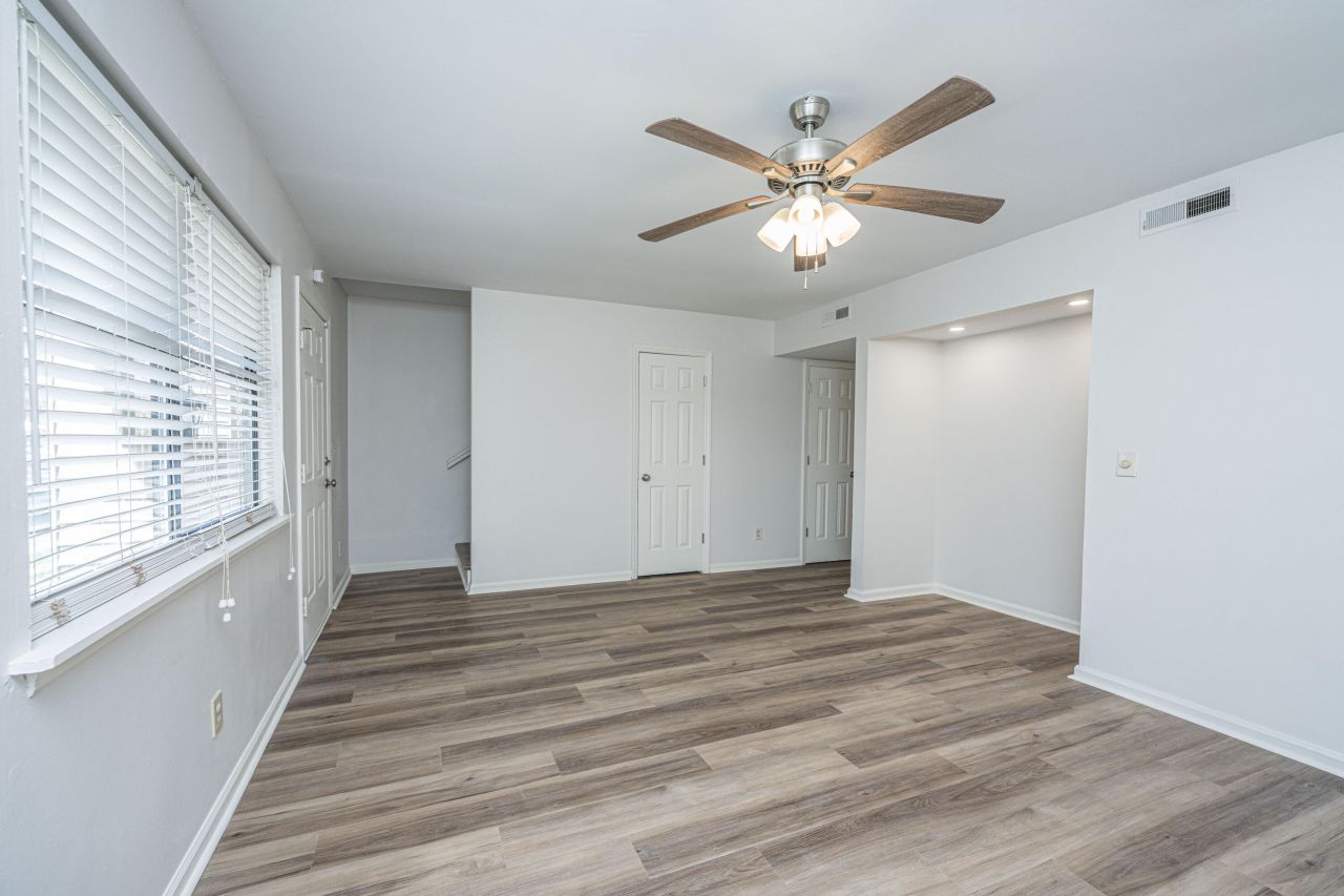 555 Travelers Boulevard Photo 8