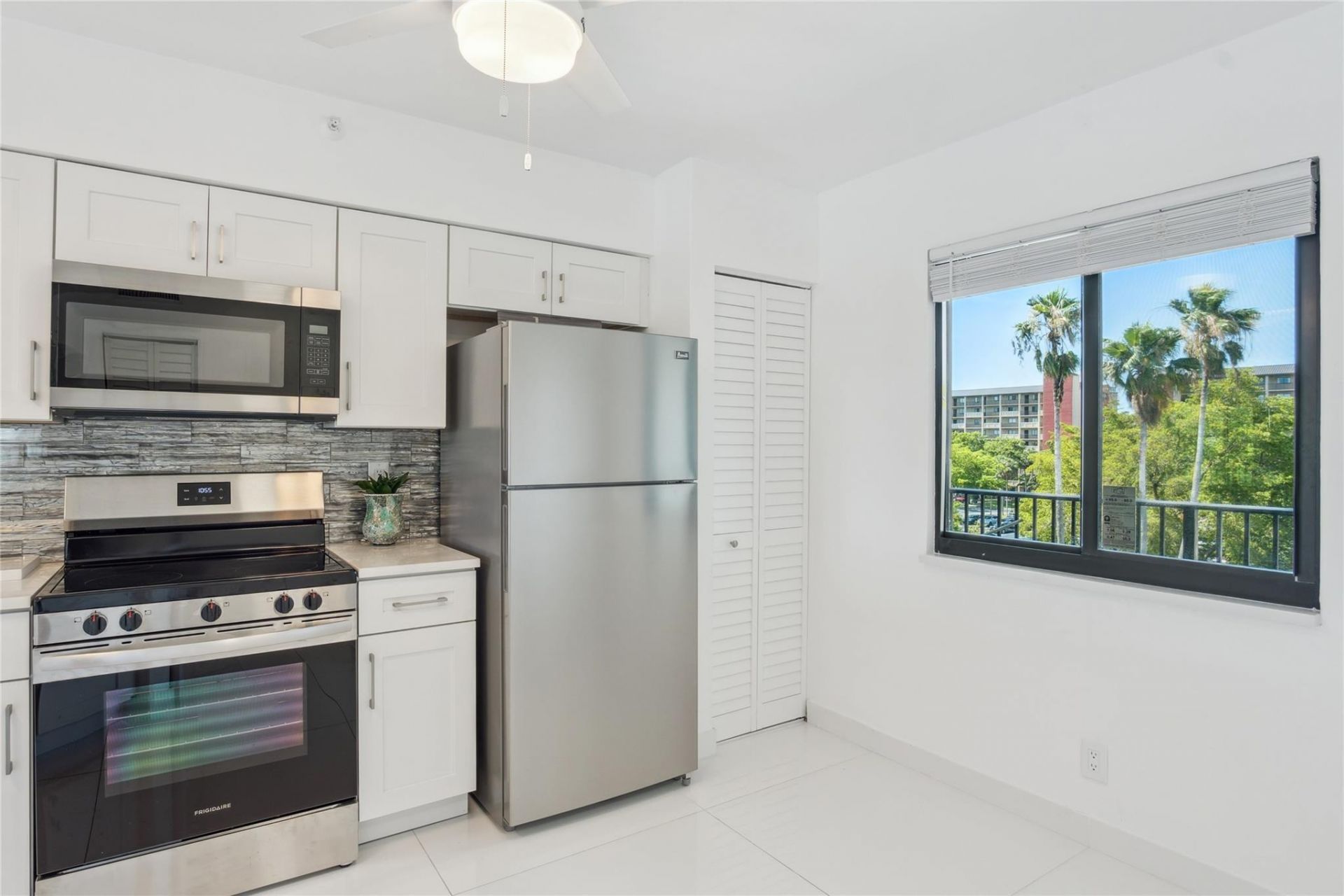 2205 S Cypress Bend Drive, Unit 501, Pompano Beach, FL 33069 Photo