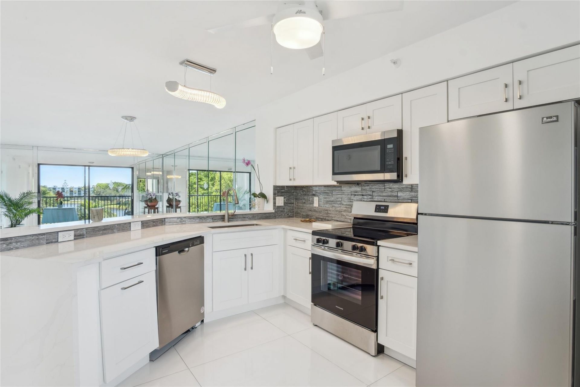 2205 S Cypress Bend Drive, Unit 501, Pompano Beach, FL 33069 Photo