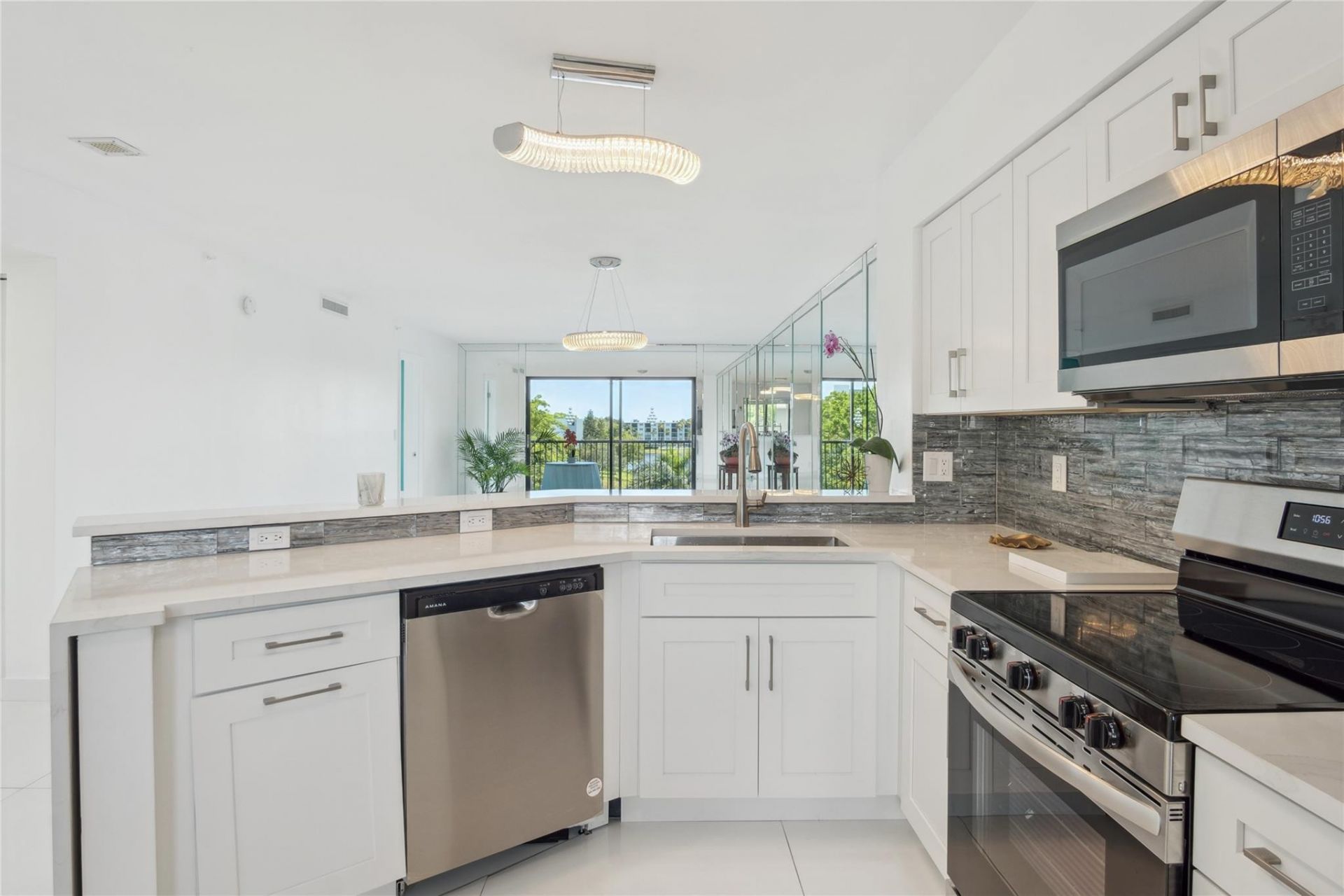 2205 S Cypress Bend Drive, Unit 501, Pompano Beach, FL 33069 Photo