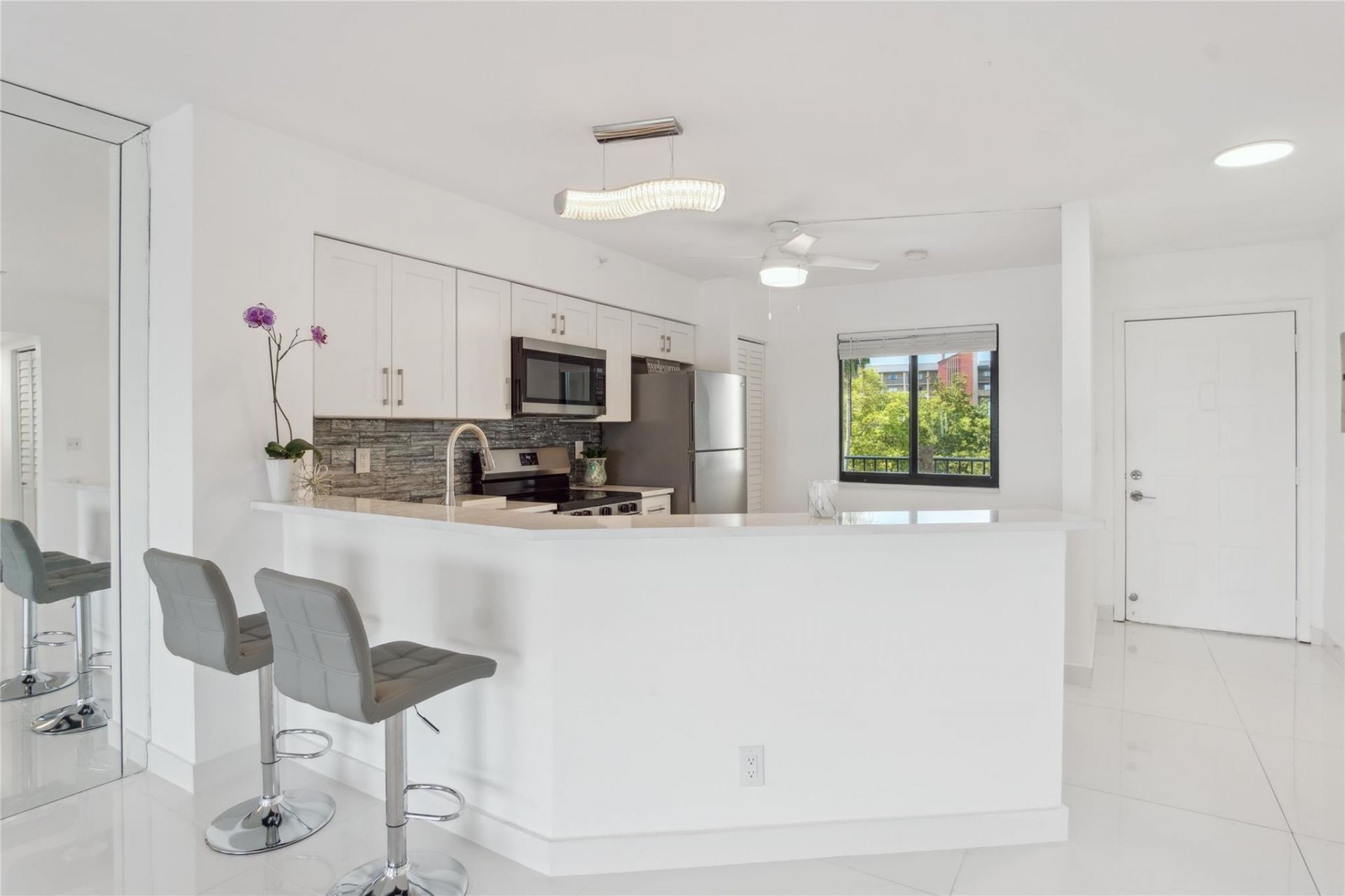 2205 S Cypress Bend Drive, Unit 501, Pompano Beach, FL 33069 Photo