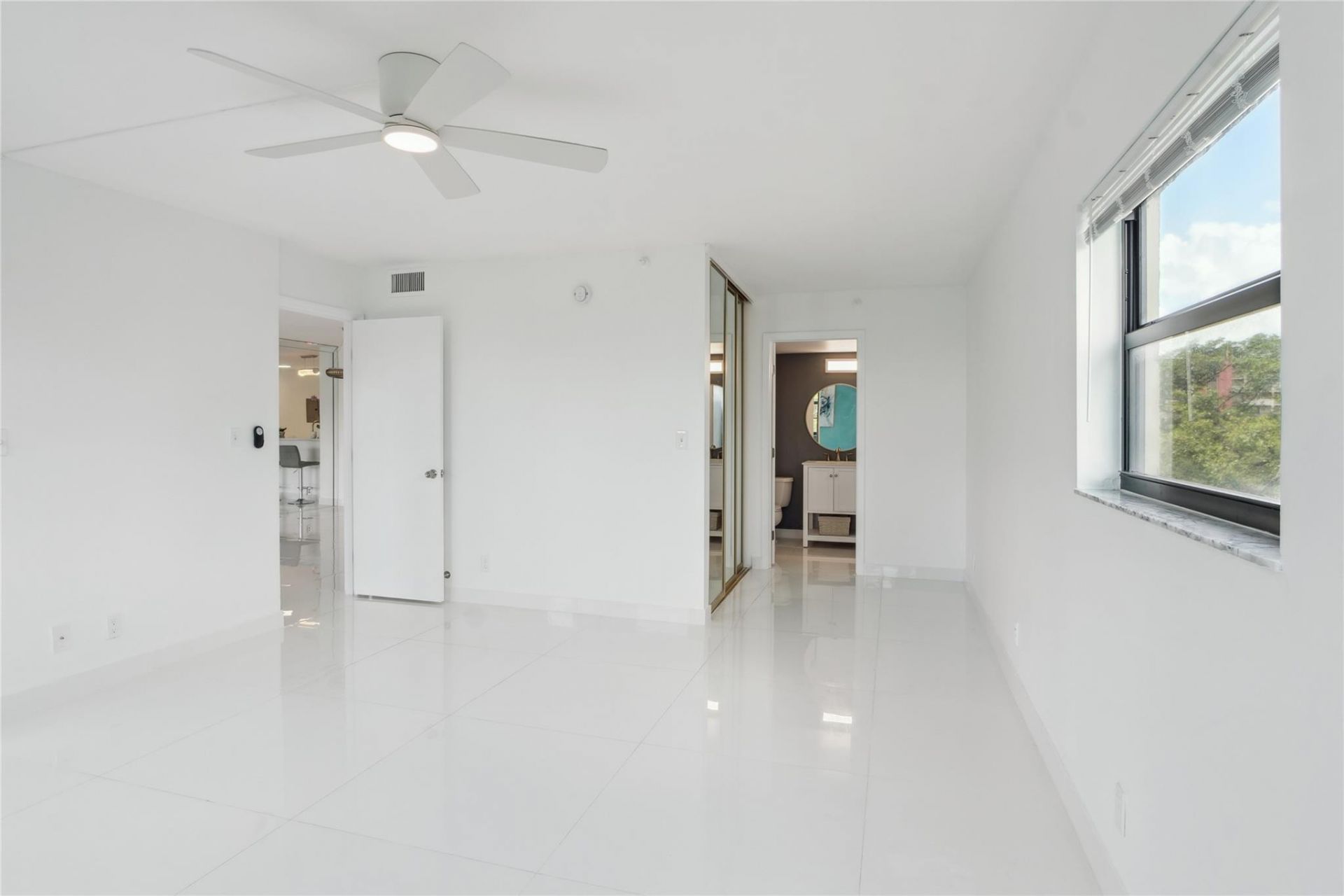 2205 S Cypress Bend Drive, Unit 501, Pompano Beach, FL 33069 Photo