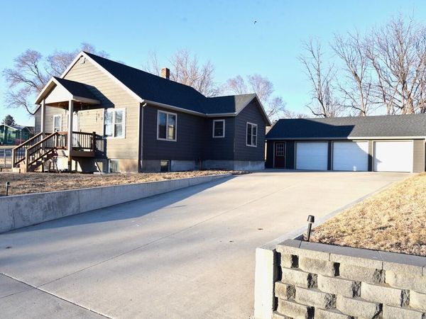 712 W Prospect Avenue, Pierre, SD 57501