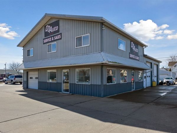 714 1st Street SW, Cedar Rapids, IA 52404