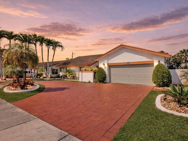 9400 SW 100th Ave Rd, Miami, FL 33176