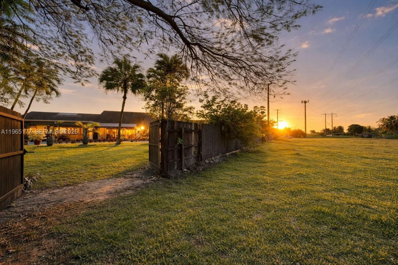 9400 SW 100th Ave Rd, Miami, FL 33176 Photo