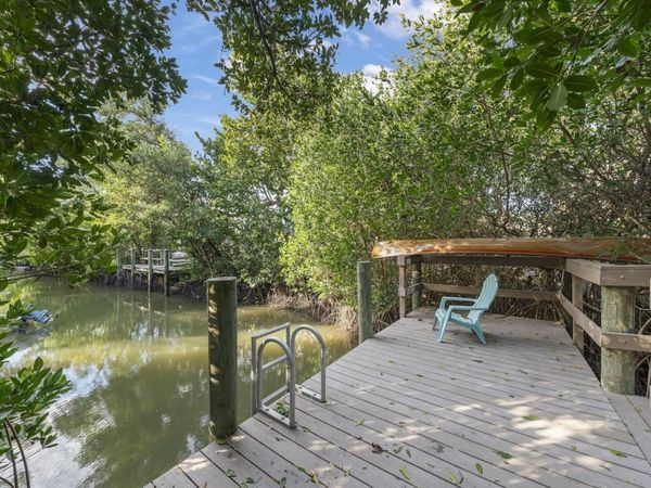 561 Periwinkle Way, Unit E4, Sanibel, FL 33957