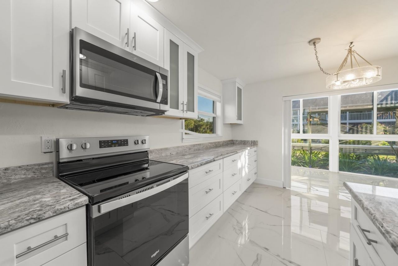 561 Periwinkle Way, Unit E4, Sanibel, FL 33957 Photo
