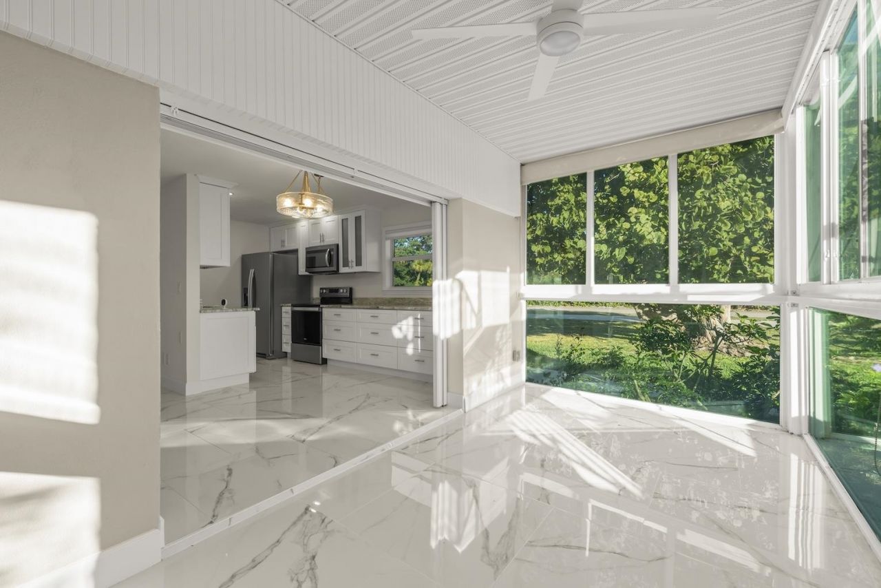 561 Periwinkle Way, Unit E4, Sanibel, FL 33957 Photo