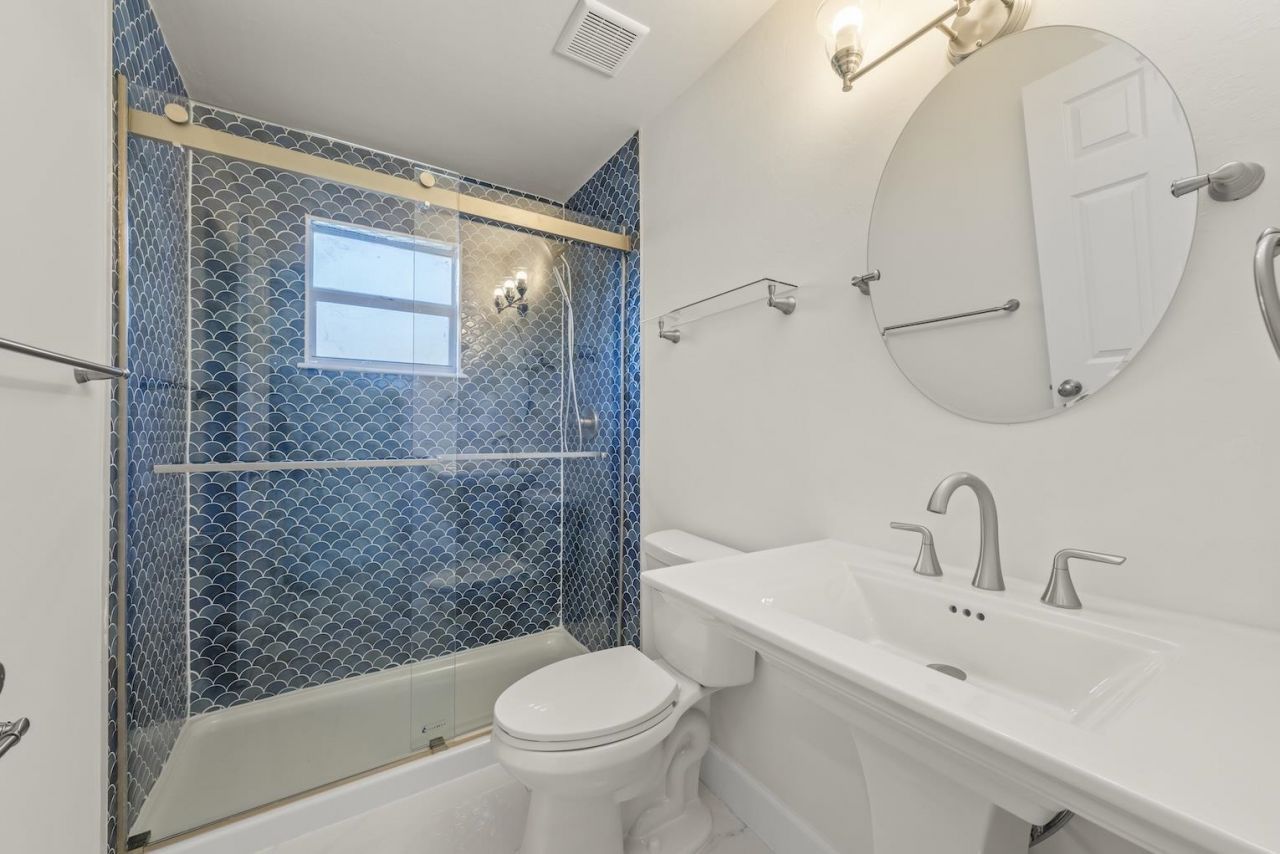 561 Periwinkle Way, Unit E4, Sanibel, FL 33957 Photo