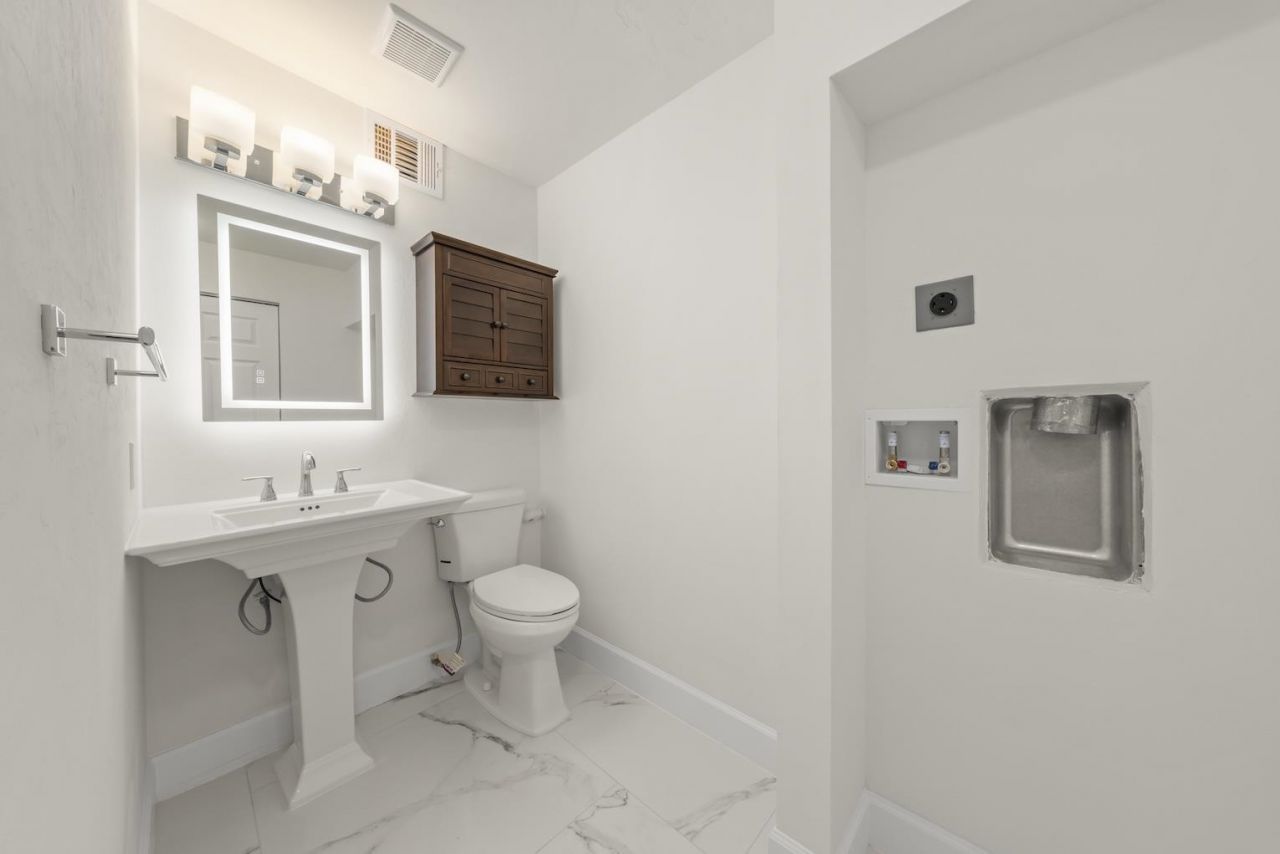 561 Periwinkle Way, Unit E4, Sanibel, FL 33957 Photo