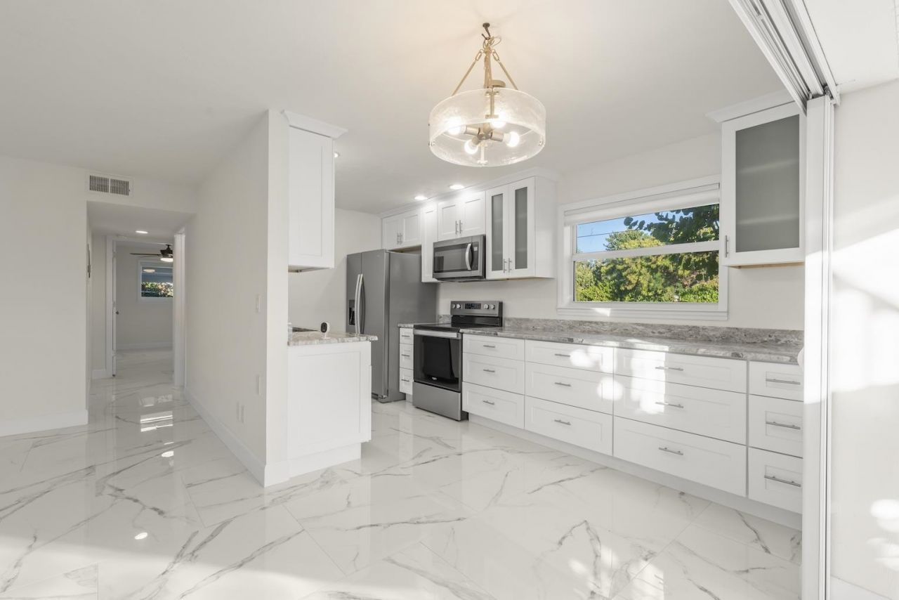 561 Periwinkle Way, Unit E4, Sanibel, FL 33957 Photo