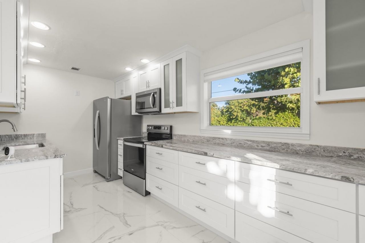 561 Periwinkle Way, Unit E4, Sanibel, FL 33957 Photo