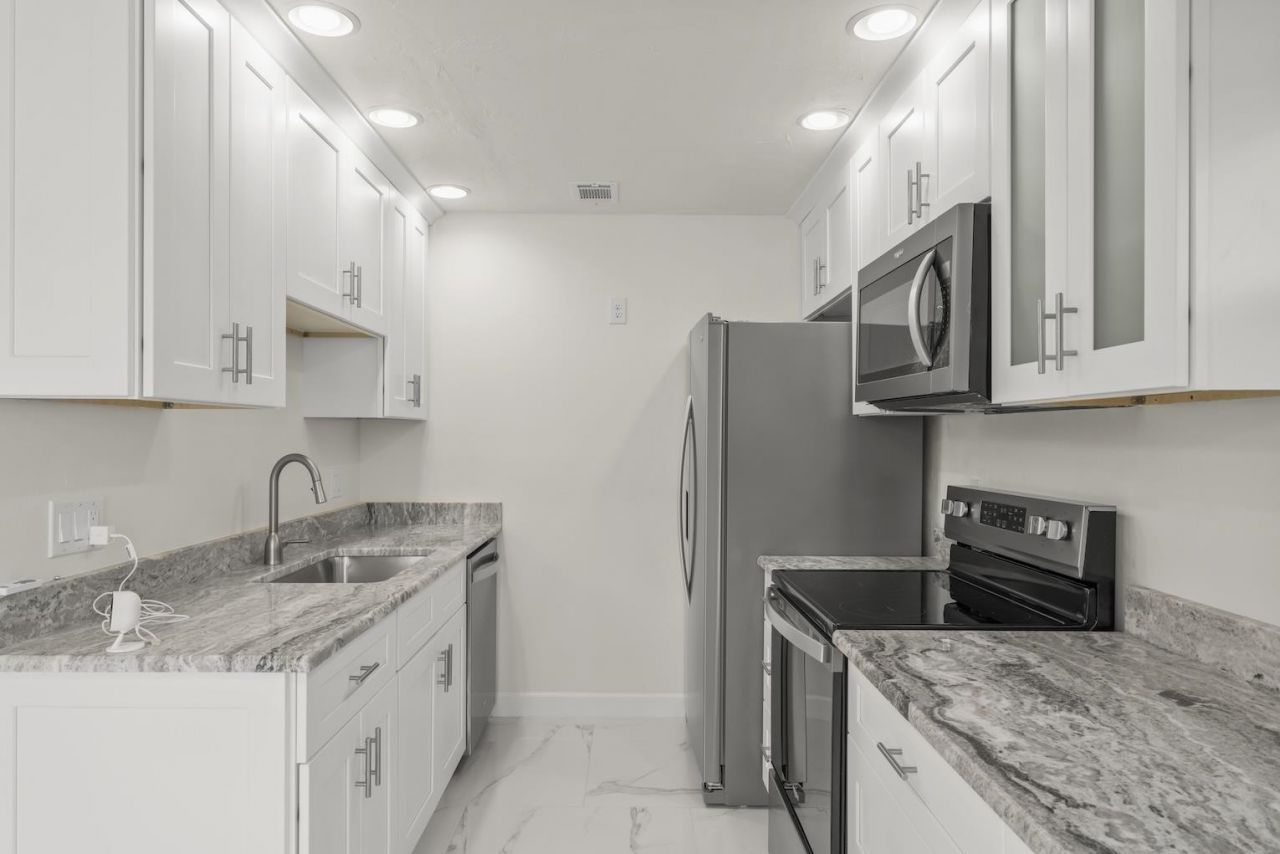 561 Periwinkle Way, Unit E4, Sanibel, FL 33957 Photo