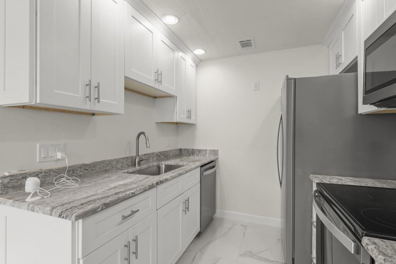 561 Periwinkle Way, Unit E4, Sanibel, FL 33957 Photo