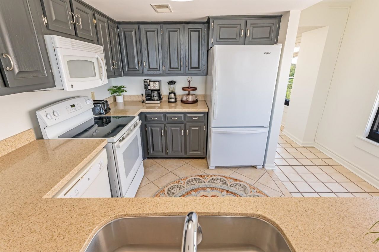 1015 South Ocean Blvd. Photo 8