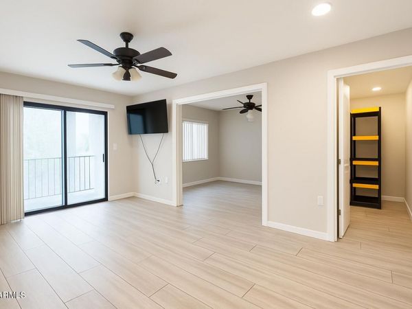 3033 E DEVONSHIRE Avenue, Unit 1009, Phoenix, AZ 85016