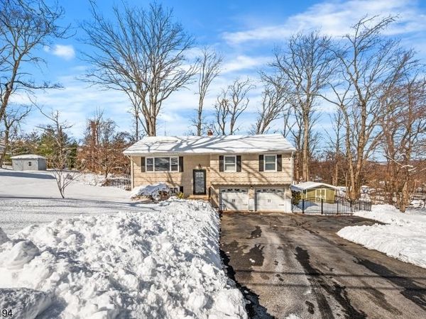 7 Alpine Dr, Butler, NJ 07405
