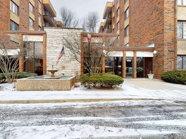 9560 Gross Point Road , Unit 404B, Skokie, IL 60076