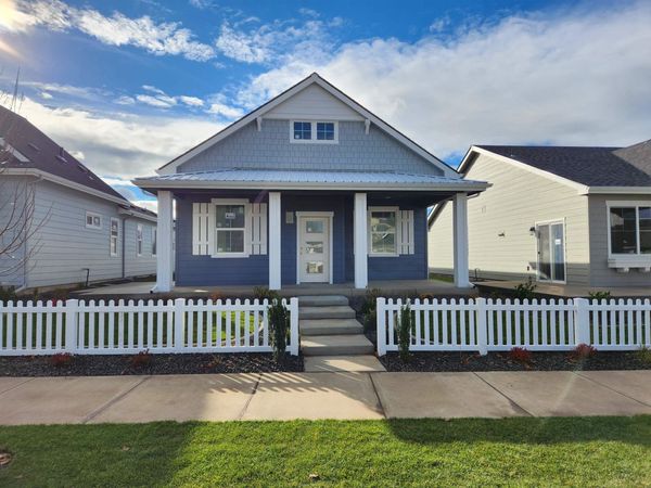 23012 E Edgewater Ln, Liberty Lake, WA 99019