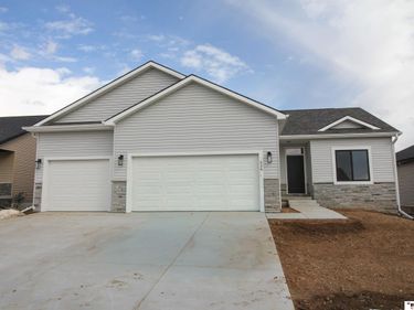 528 Woodsage Road, Seward, NE 68434