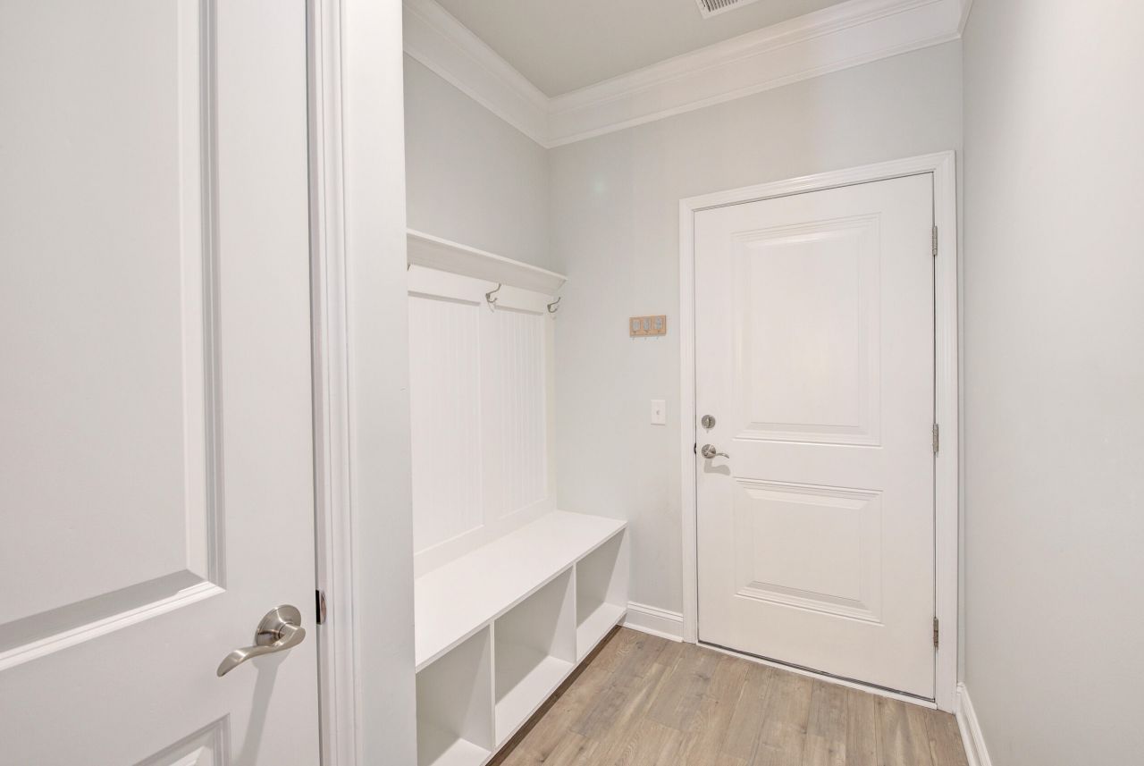 2186 Saint Johns Woods Parkway Photo 51