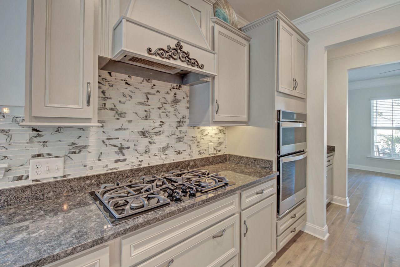 2186 Saint Johns Woods Parkway Photo 7