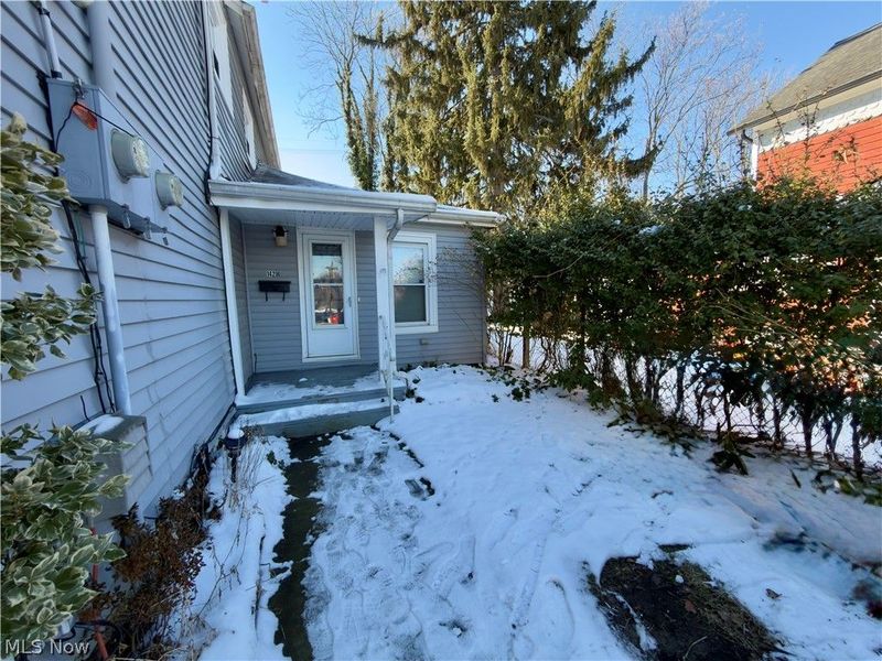 142 1/2 Beaver Court, Amherst, OH 44001 Photo 2