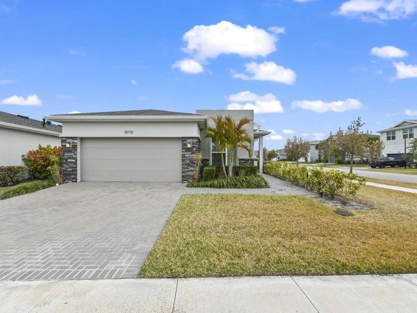 10751 SW Hensley Street, Port Saint Lucie, FL 34987