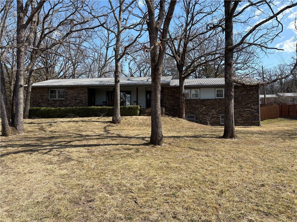 1003 Jackson Street, Berryville, AR 72616 Main Photo