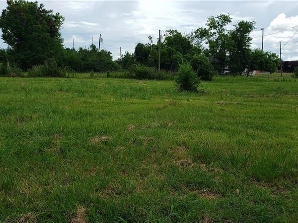 1215 N Railroad Avenue N, Lake Charles, LA 70601