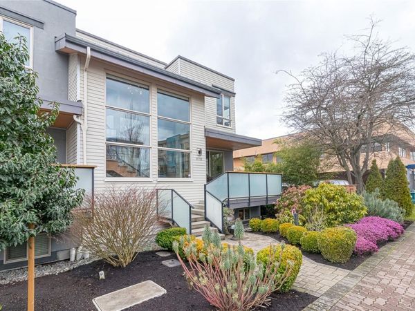 9710 Fifth St, Sidney, BC V8V 0B3