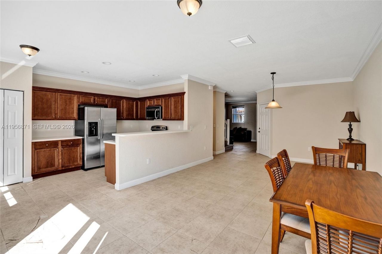 1042 NE 207th Ter, Miami, FL 33179 Photo