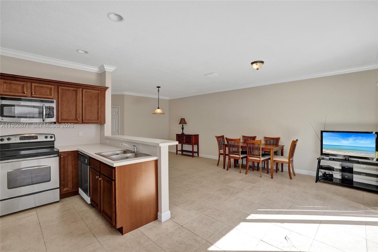 1042 NE 207th Ter, Miami, FL 33179 Photo