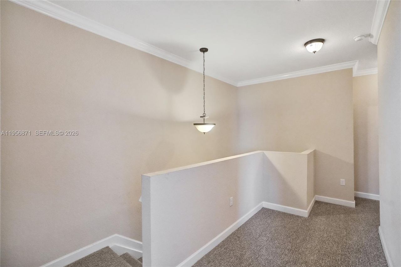 1042 NE 207th Ter, Miami, FL 33179 Photo