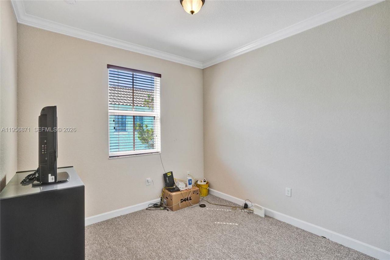 1042 NE 207th Ter, Miami, FL 33179 Photo