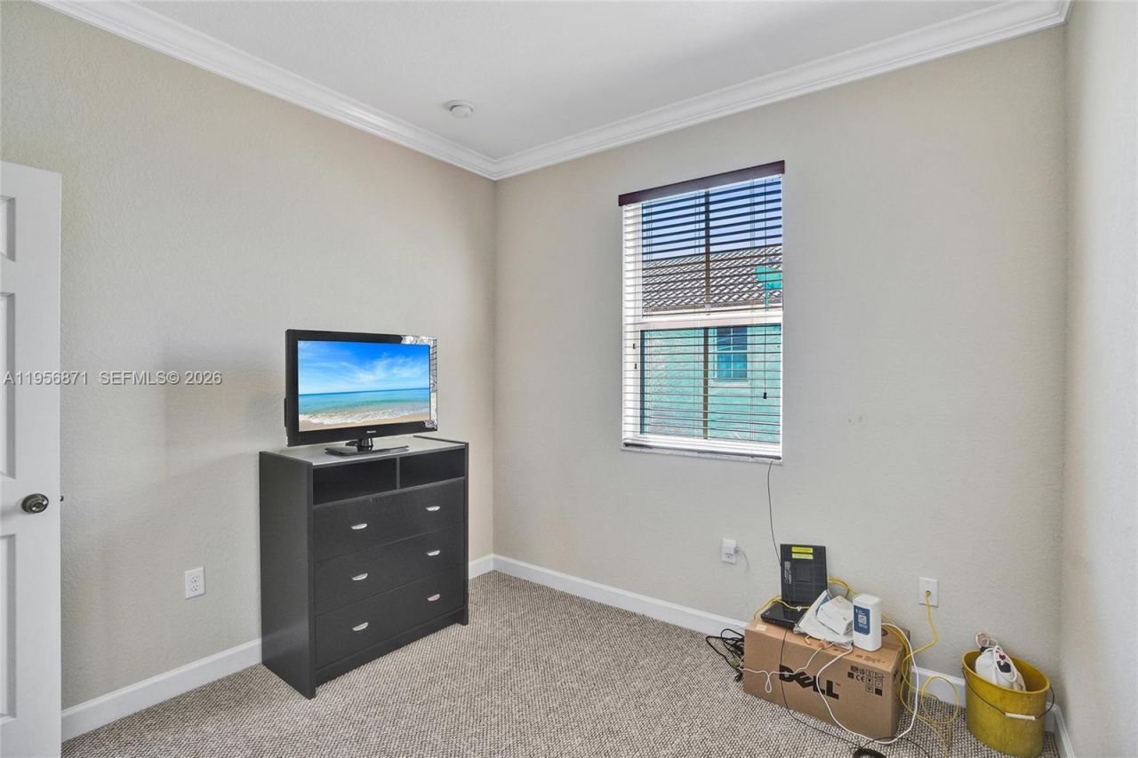 1042 NE 207th Ter, Miami, FL 33179 Photo