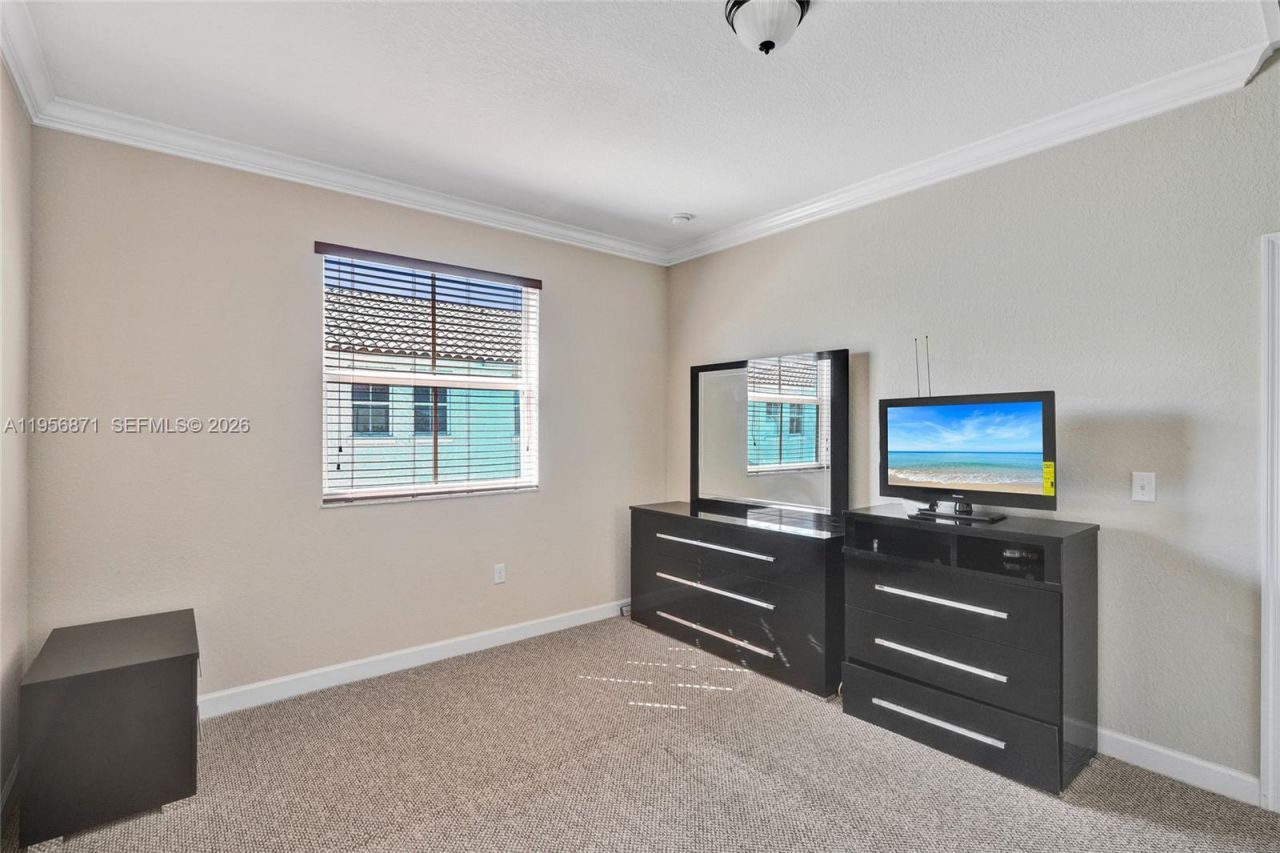 1042 NE 207th Ter, Miami, FL 33179 Photo