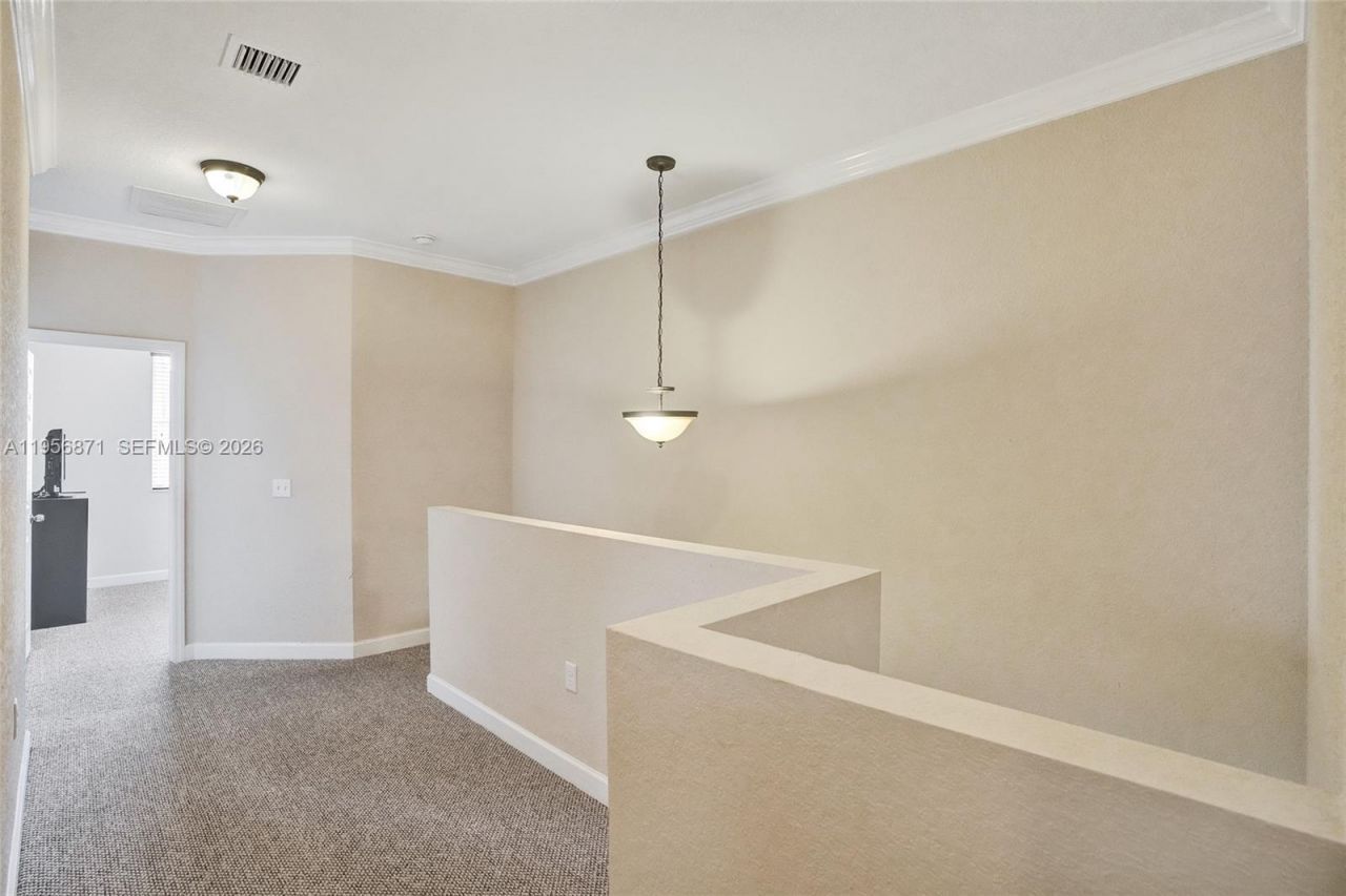 1042 NE 207th Ter, Miami, FL 33179 Photo