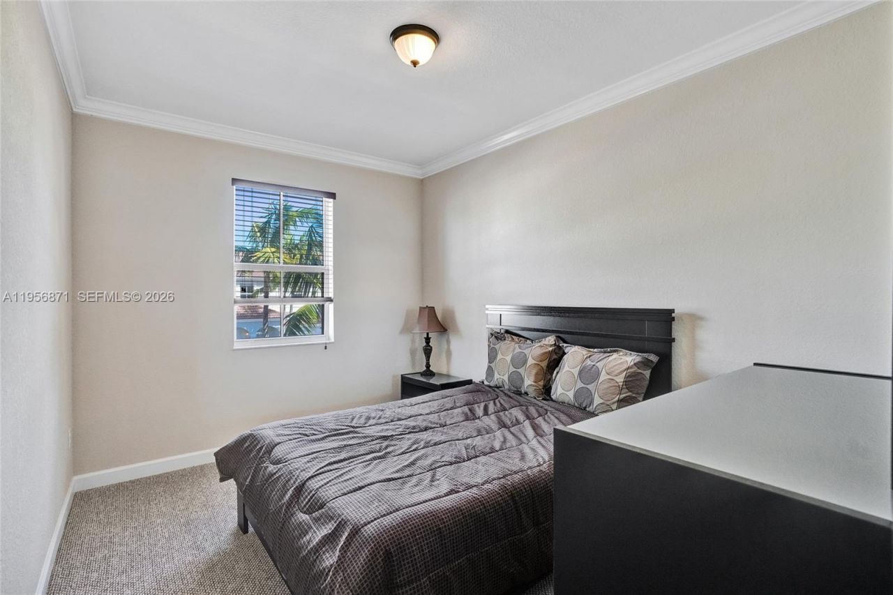 1042 NE 207th Ter, Miami, FL 33179 Photo