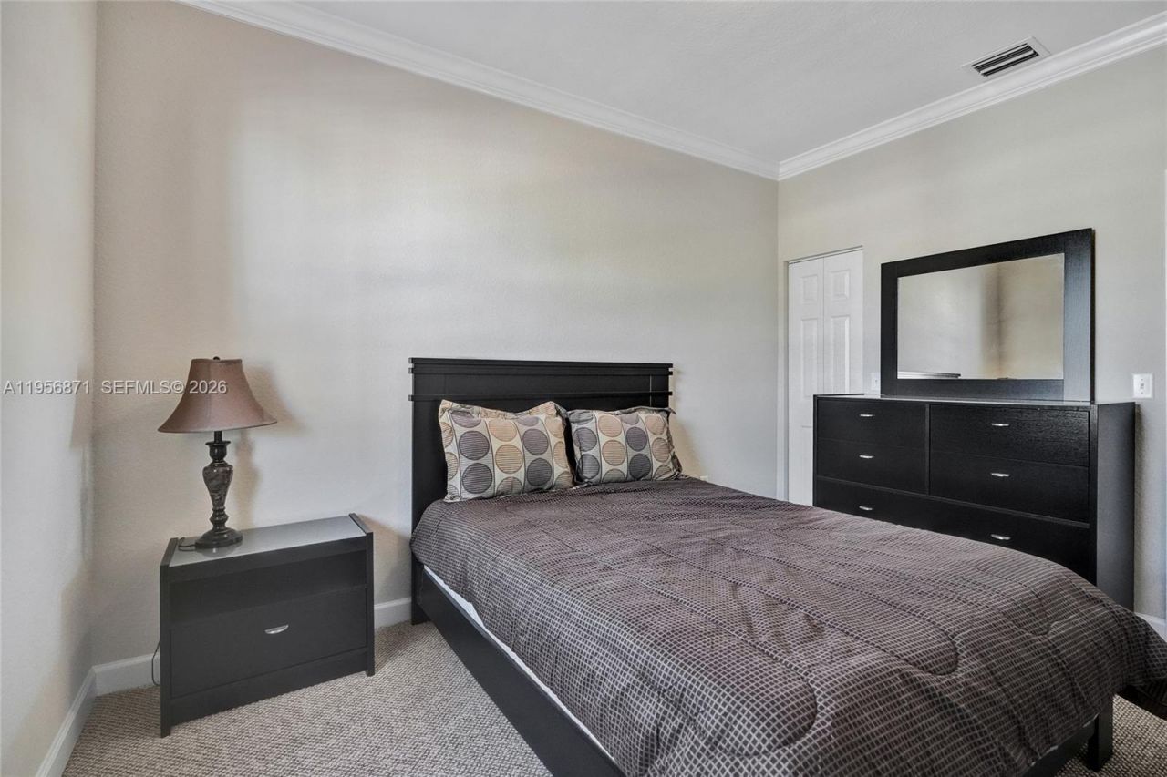 1042 NE 207th Ter, Miami, FL 33179 Photo