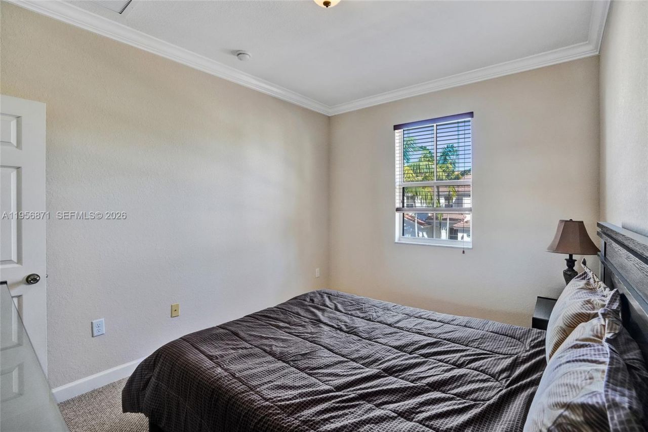 1042 NE 207th Ter, Miami, FL 33179 Photo