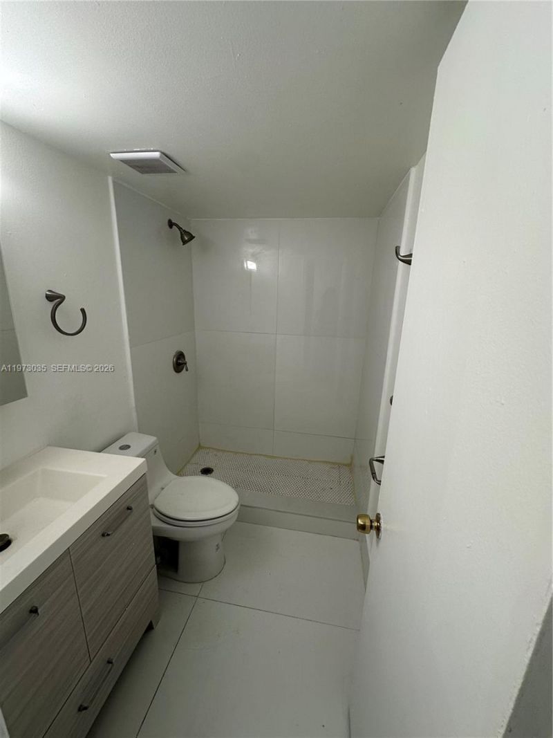 10839 NW 7th St, Unit 12-24, Miami, FL 33172 Photo