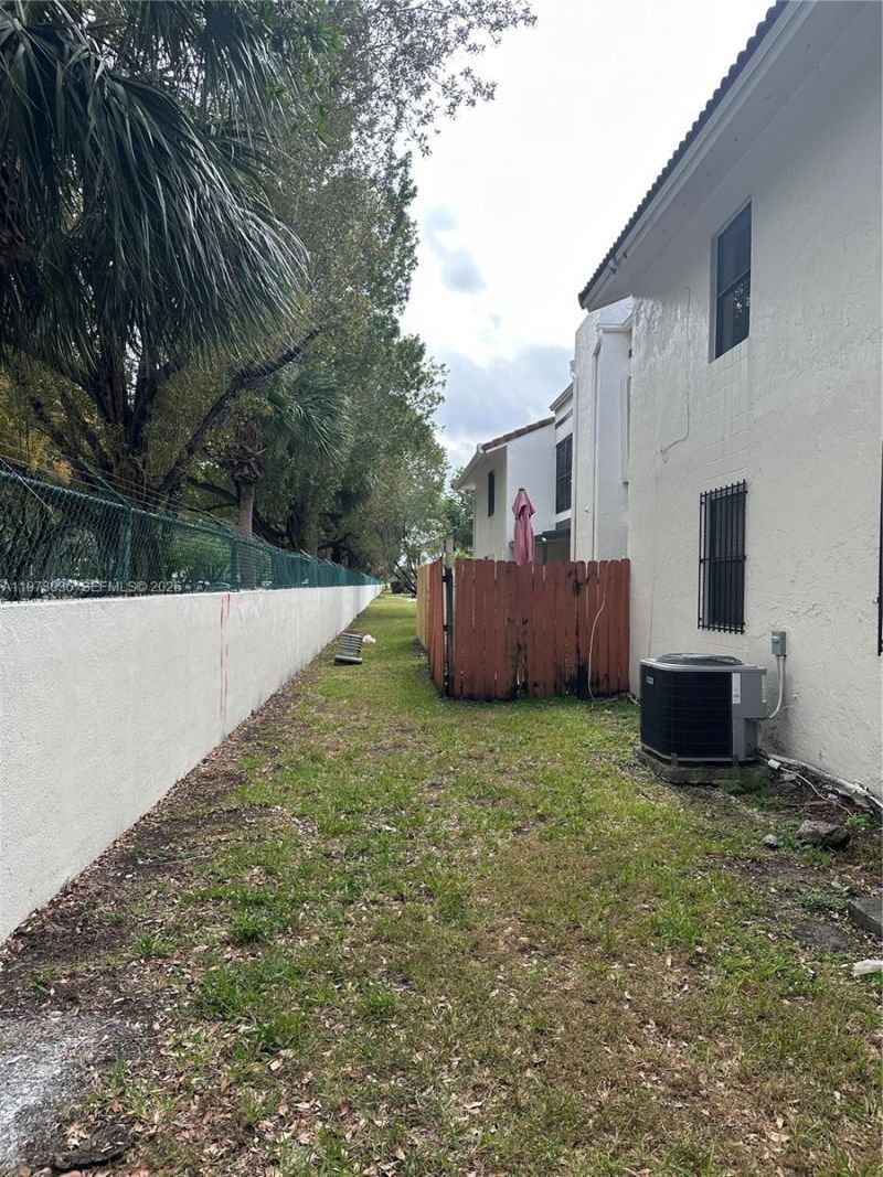 10839 NW 7th St, Unit 12-24, Miami, FL 33172 Photo
