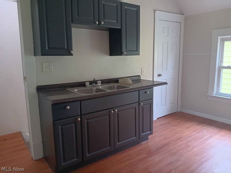 3451 W 63rd Street, Unit up, Cleveland, OH 44102 Photo 3