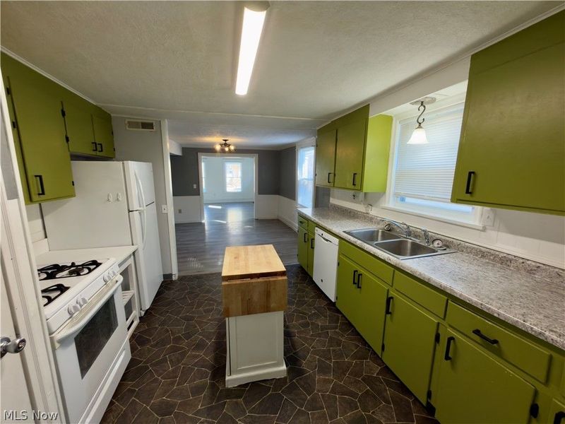 142 Beaver Court, Amherst, OH 44001 Photo 11